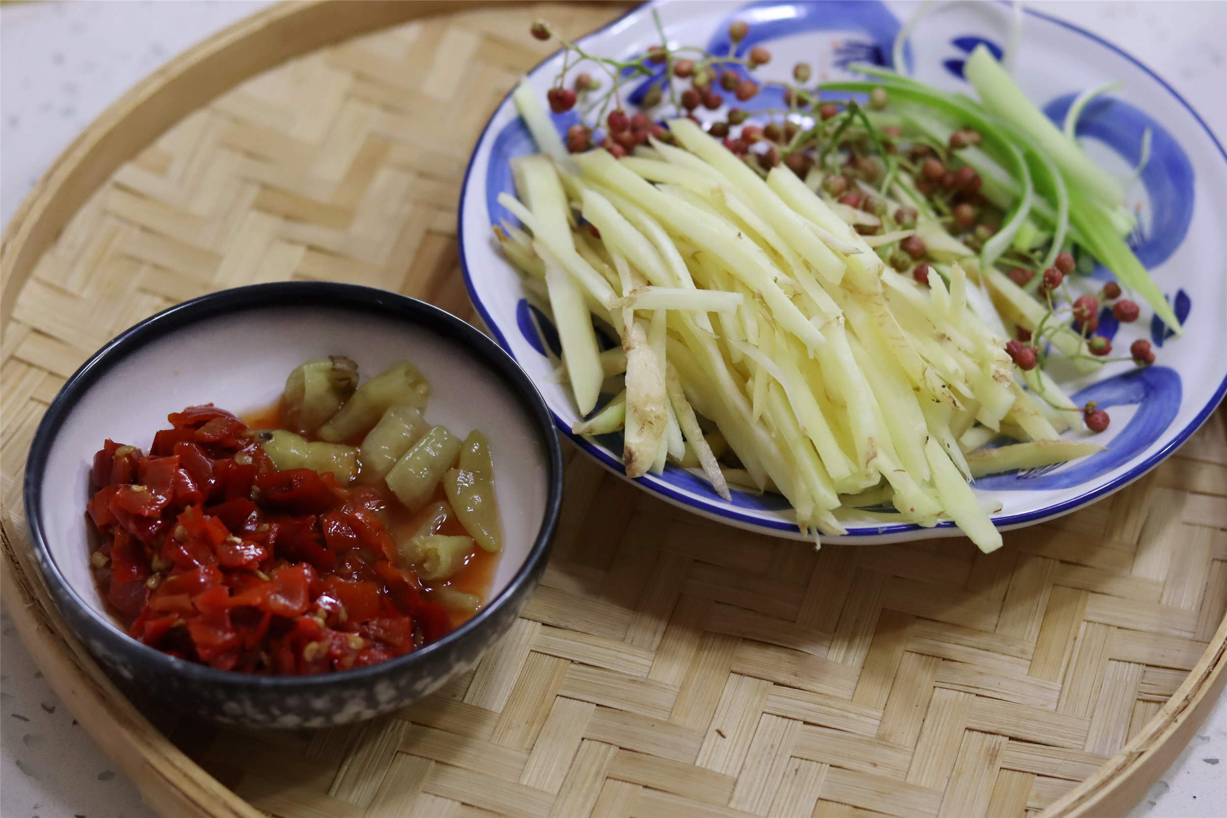秋天，鸡胗和生姜真是绝配，馋了炒一盘，嘎嘣脆，下酒下饭真不错