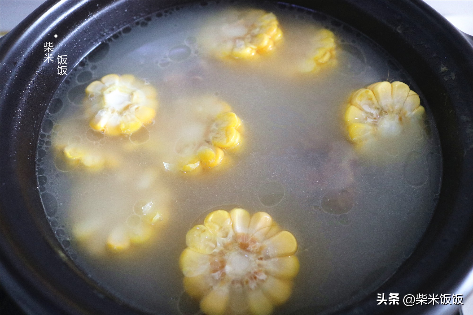 排骨炖汤，和这两种食材是绝配，家常味道，只放盐就很好喝