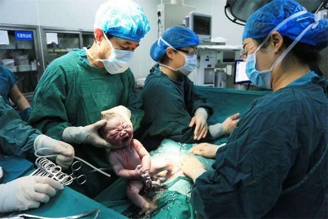 位,枕后位,脸位(额位)等,有时候胎儿的眉毛对着宫口,这种情况也顺产不