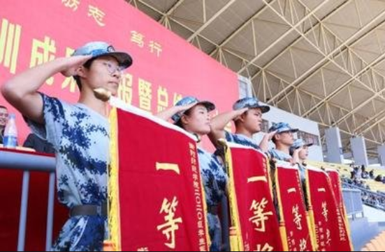 辅导员更加青睐哪些学生？军训期间做到这些，竞选班干部更容易