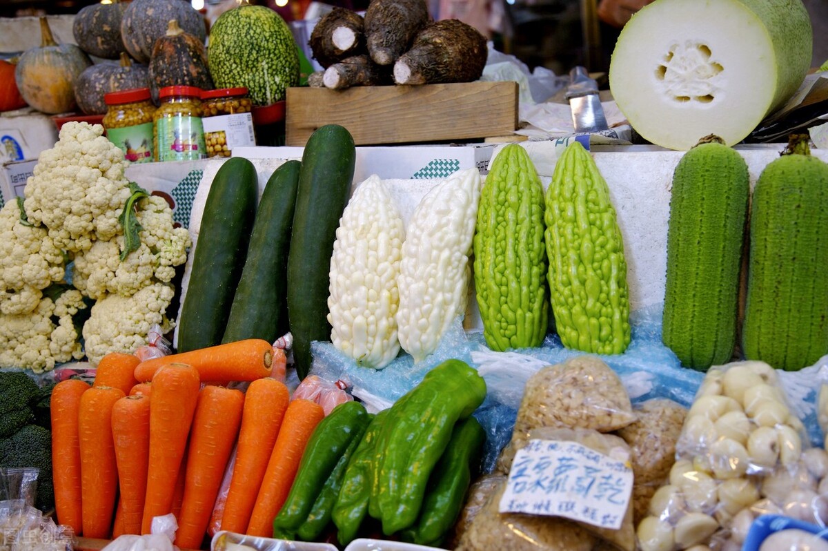 囤货潮过后，蔬菜跌30%，肉蛋、米面大涨，豆腐也跟涨，咋回事