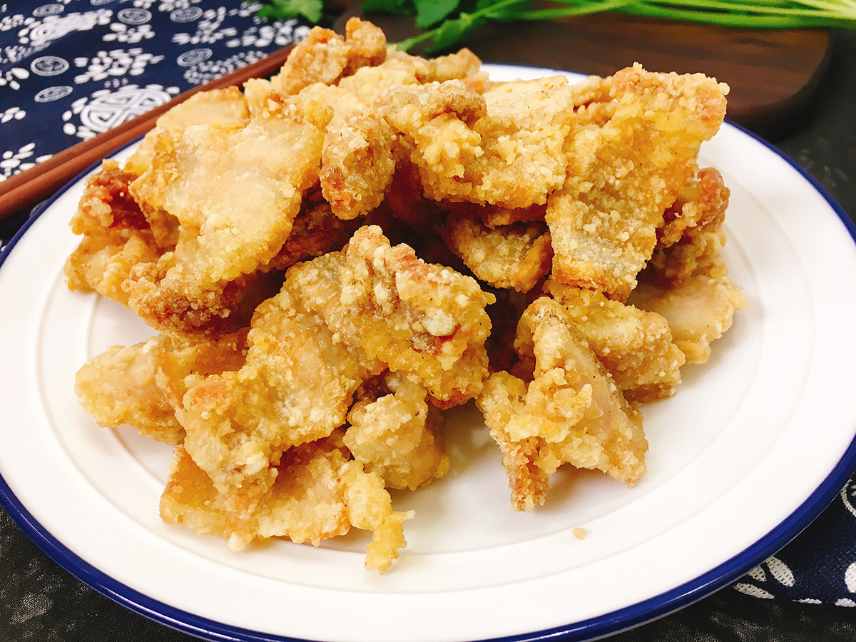 炸五花肉做法(老厨师教你炸五花肉保证金黄酥脆)