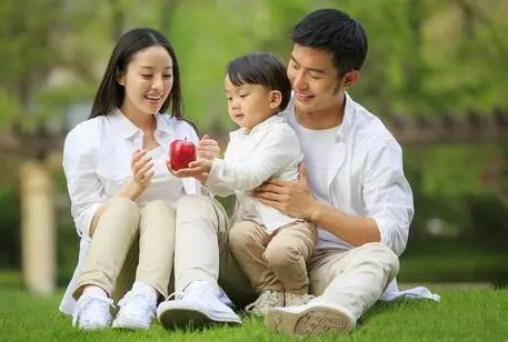 全世界都在生孩子，婴幼儿保险怎么挑？