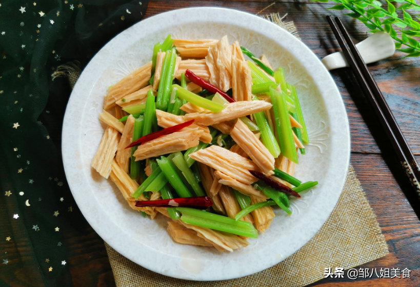 冬天到了，别再用冷水泡腐竹，教你一招，20分钟泡好柔软不夹生