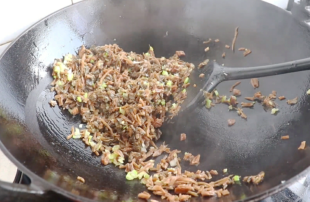 炸扣肉怎样做才起泡？教你详细做法，简单快速又解馋，先收藏了
