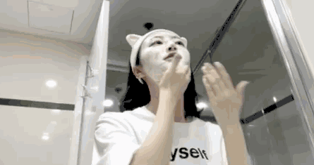 长期用洁面皂洗脸的女孩，皮肤经历了哪些变化？今天告诉你答案