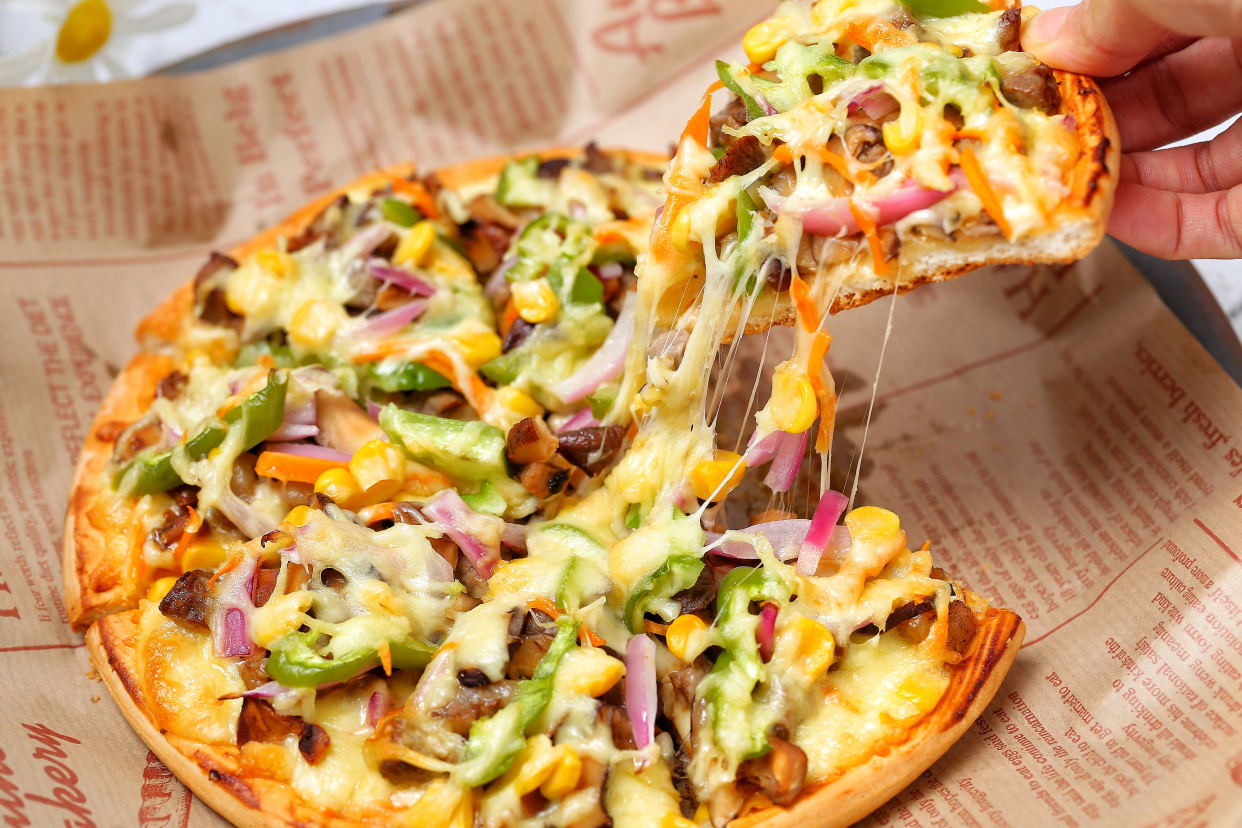 自制美味诱人的大披萨,瀑布拉丝老过瘾了,比必胜客里的还好吃