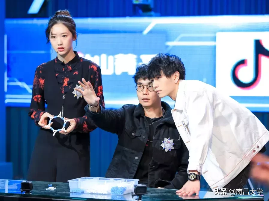 这个“最强大脑”，是咱南昌大学校友，主题曲也是由他创作演唱