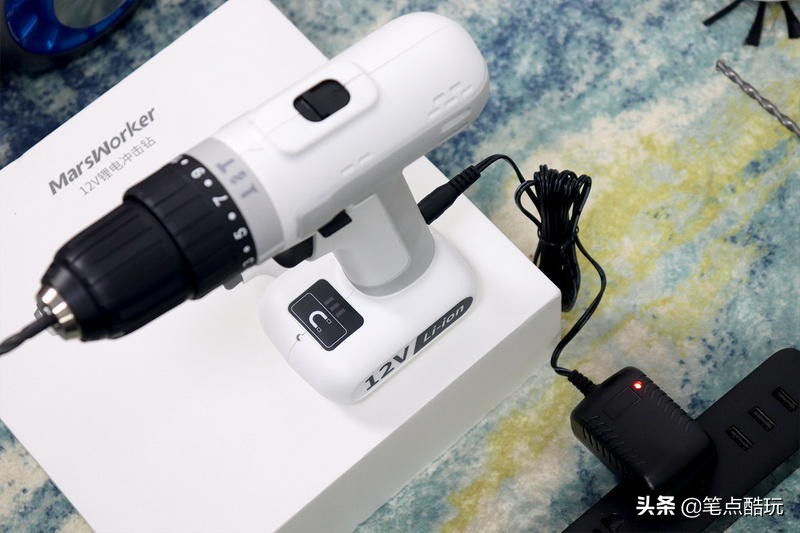 家里不能缺男人，打孔拧螺丝没它也不行！玛斯工匠12V锂电冲击钻
