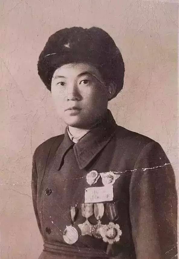 1945年，14岁少女虚报年龄乔装成男孩参军，立下特等功，后来咋样