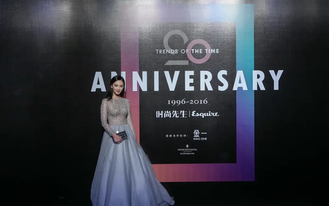 进娱乐圈的10位网红，有人演8部女主不火，有人身份横跨演员歌手