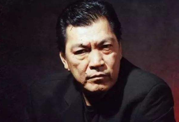 从字面上理解并不难,说得是脸上没什么肉的人尽量别深交,也就是"尖嘴