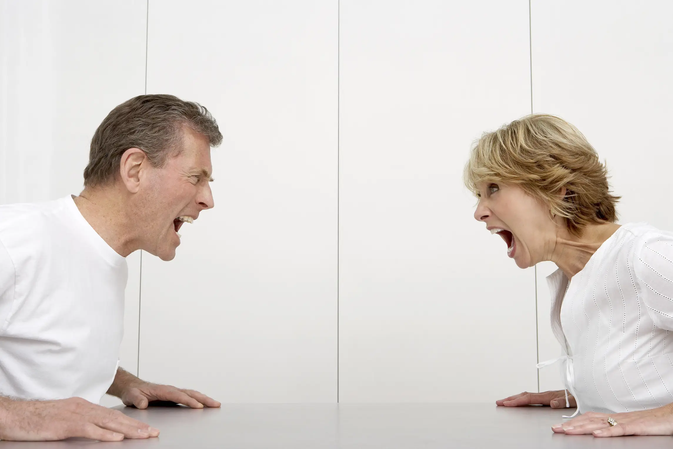 劈腿是啥意思（女友劈腿有哪些征兆）