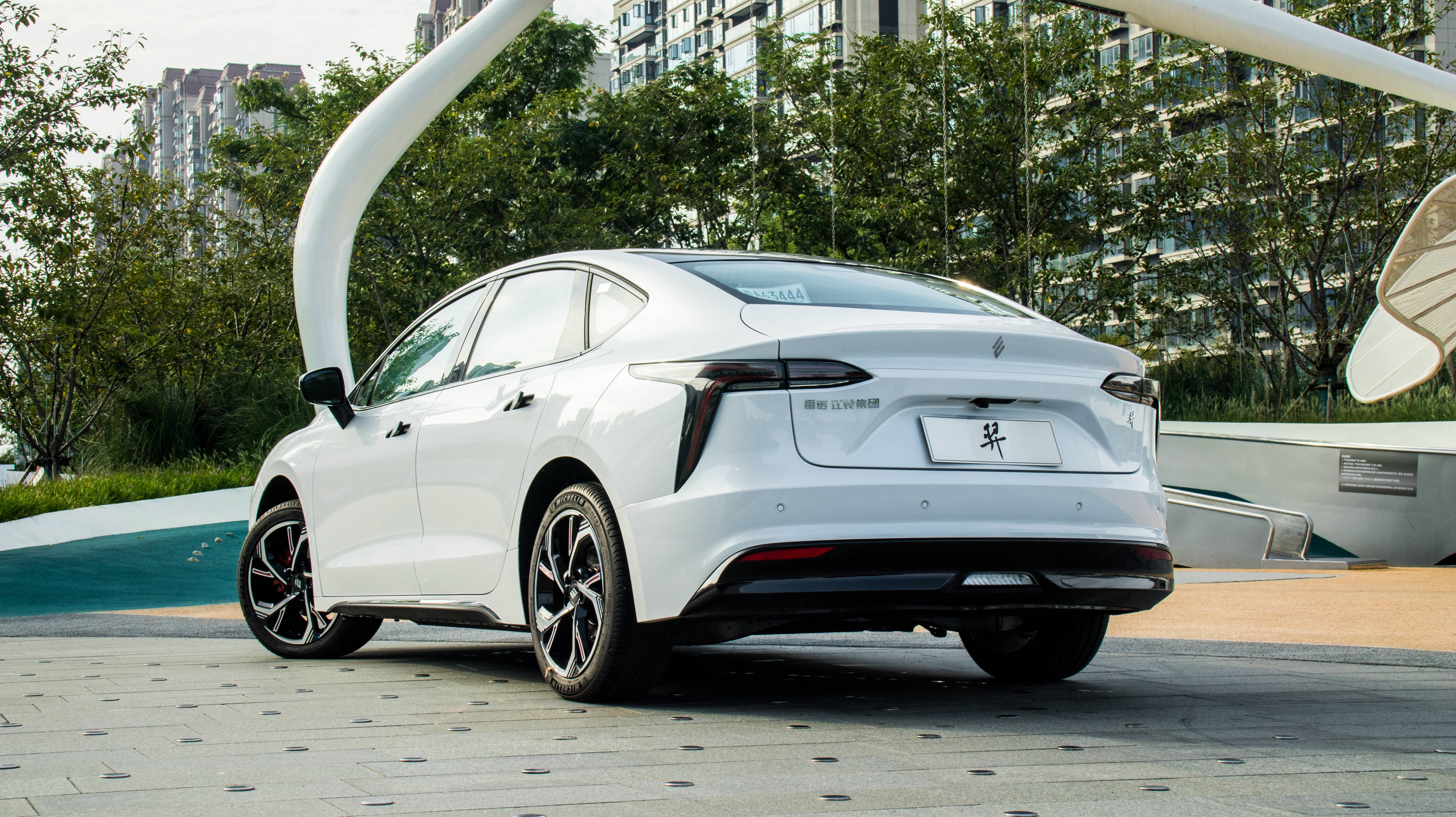 雷诺江铃羿：能否在纯电当道的时代闯出一片天