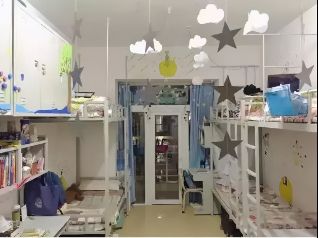 羡慕！坐拥十几条交通线，宿舍楼里还有“健身房”，这所大学超“火爆”！