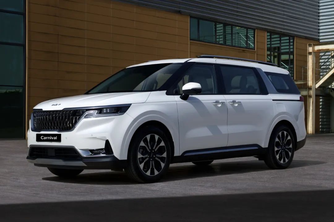 丰田赛那对比起亚嘉华：谁是最佳家用MPV？