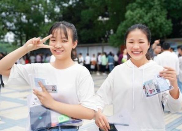 “00后”考生个个赛过段子手，神回复逗笑众人，网友：报名德云社