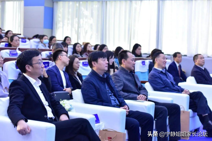 高一家长分享：反复考察、对比，最终选择了北二外成都附中