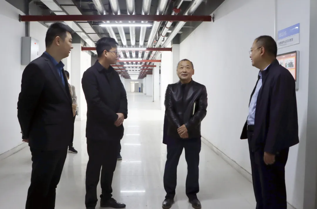 河南艺术职业学院领导到文化与科技产业学院视察