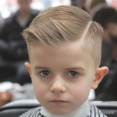 儿童发型男孩图片潮（小男孩流短发发型图片2020小男孩流行发型）