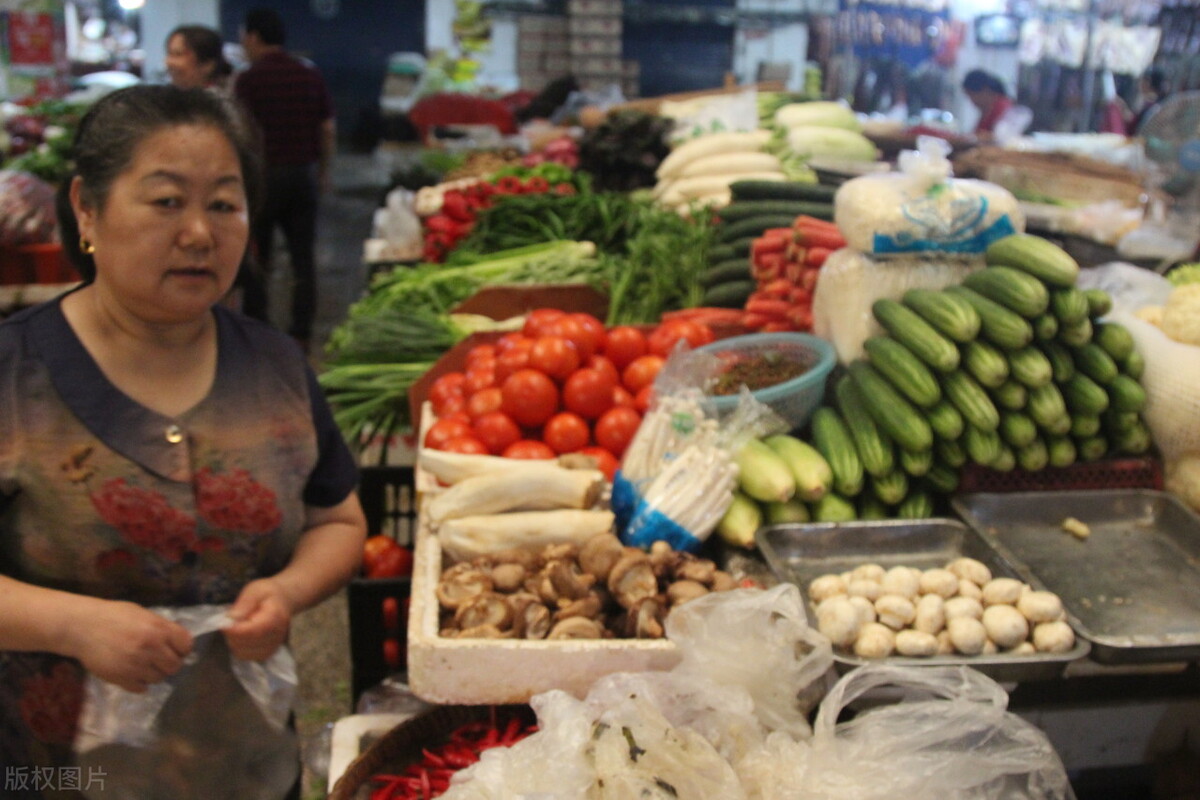 囤货潮过后，蔬菜跌30%，肉蛋、米面大涨，豆腐也跟涨，咋回事