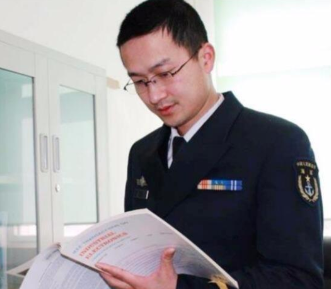 肖飞：造出“中国电芯”，为国家节省10亿元，41岁荣获一等功