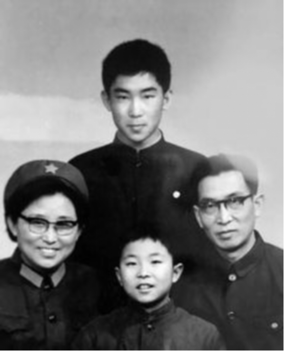 中国物理天才冯奚乔，17岁上北大，26岁成为博士，35岁为情自杀