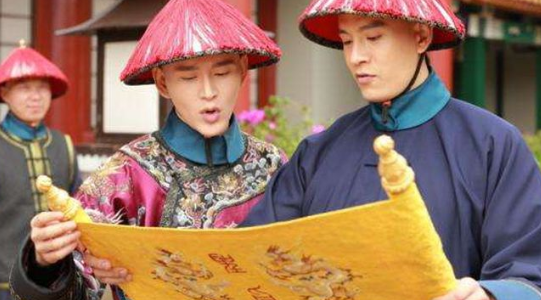 圣旨变化如何反映了皇权专制？