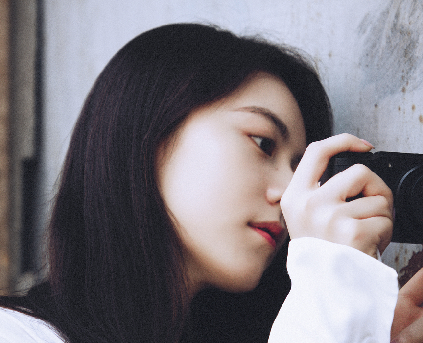 赵今麦晒自拍照营业:长发白衬衣气质惊艳,怎知她的侧颜更迷人