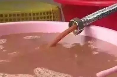 “热水器”只用不洗，比马桶还脏？教你一招，不花钱，干净又除垢