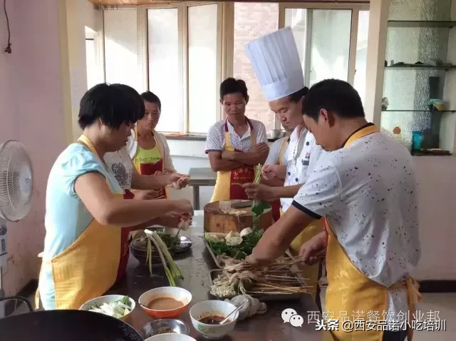 来来来，带您看看品诺餐饮小吃培训学员日常学习现场吧~