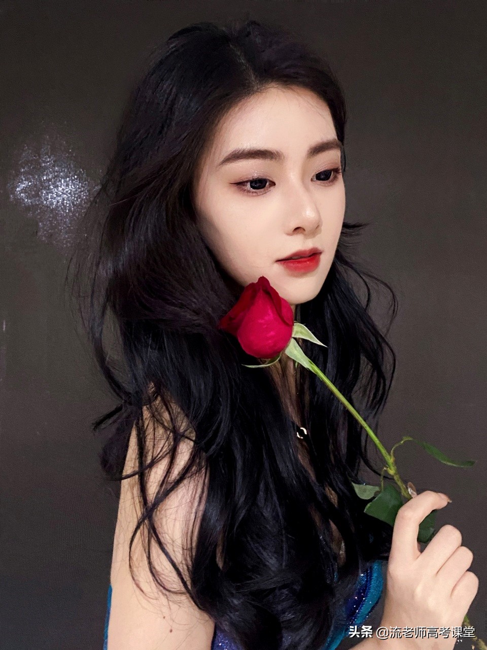 中国传媒大学校花杨诗尹，才貌双全气质佳，摘得环球小姐中国冠军