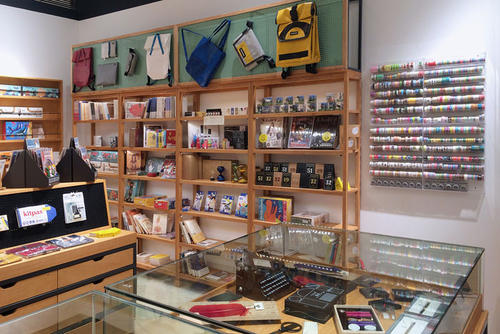 晨光文具陈湖雄：30岁创业，靠一支笔卖到身价百亿