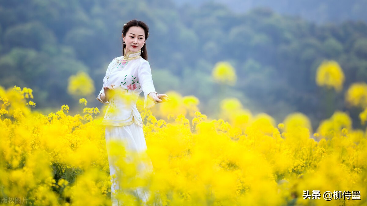 中老年女性如何拍摄唯美人像?解锁25个摄影姿势,自然优雅又年轻