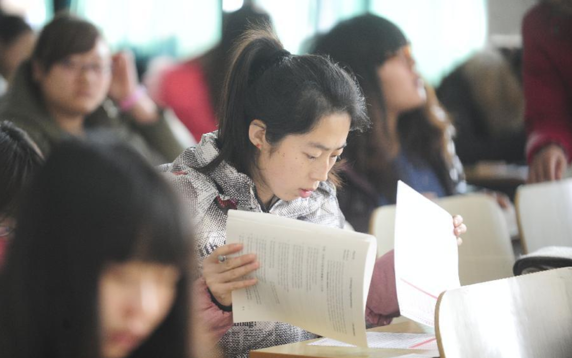 大一挂科和大三挂科，哪个后果更严重？实际差距不是一星半点