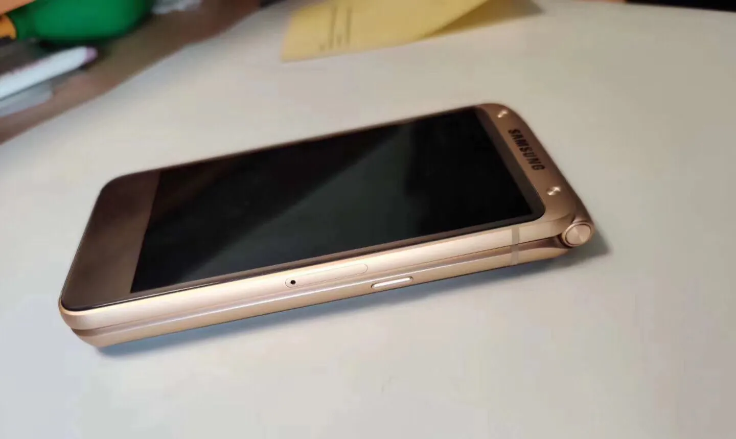 三星翻盖手机2017价格(曾经卖到一万多块钱) - 价格百科