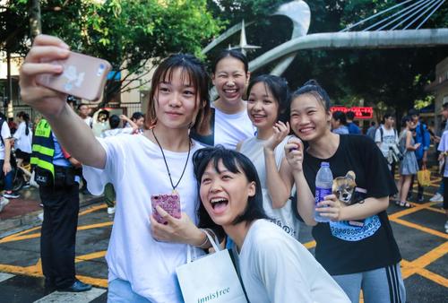 高考填志愿文科生（高考成绩将公布）