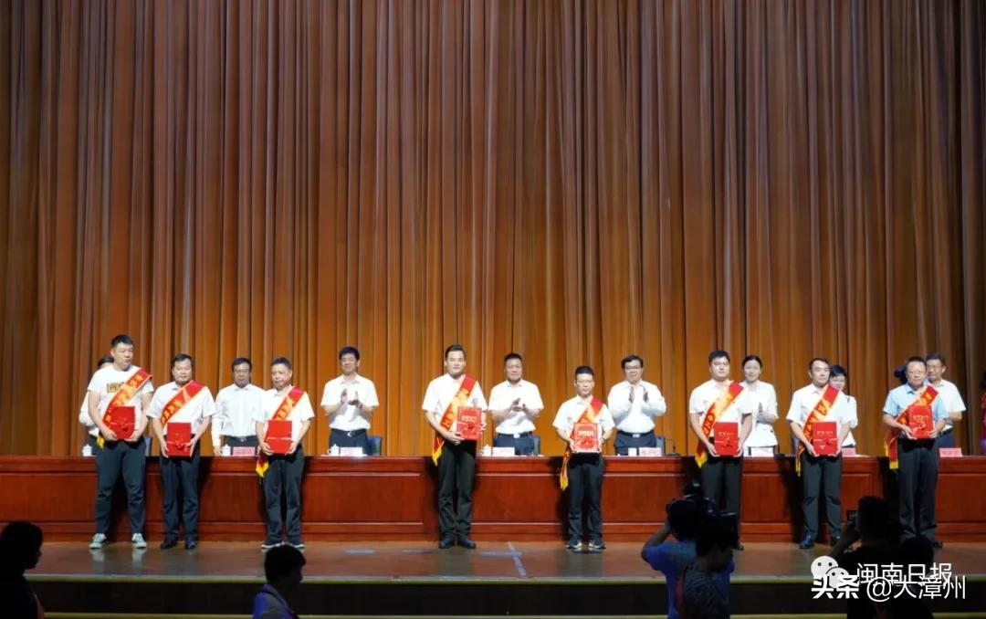 表彰！授牌！市委市政府向广大教师、教育工作者致节日问候