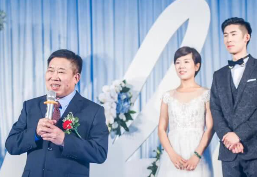 杜旭东：演反派都不用化妆，嘴一歪眼一蔑，观