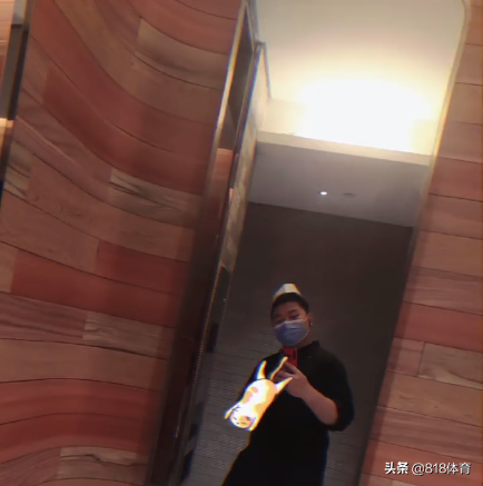 兄妹共进步!全红婵为厨师大哥庆生,哥哥初二辍学16岁杂工20岁掌勺