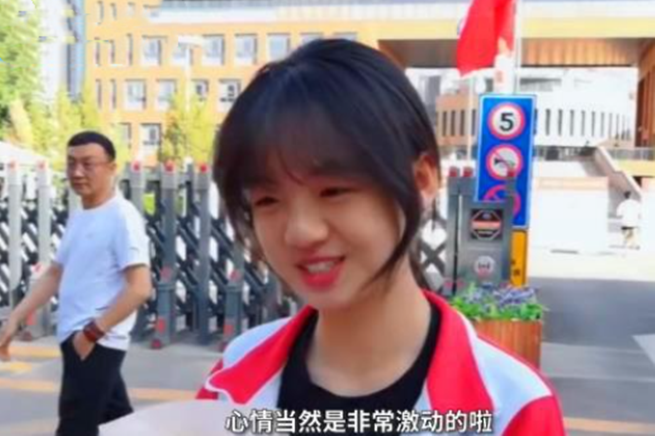 2021年最美高考生走红，撞脸美女记者王冰冰，笑称最喜欢烹饪专业