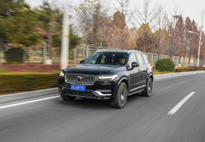 68.2万喜提沃尔沃XC90，2个月再开大众途锐，车主：对比差距明显