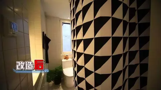 公婆、亲妈、夫妻俩住同一家，纸板隔成3间房，窄小难转身，隐私成谜
