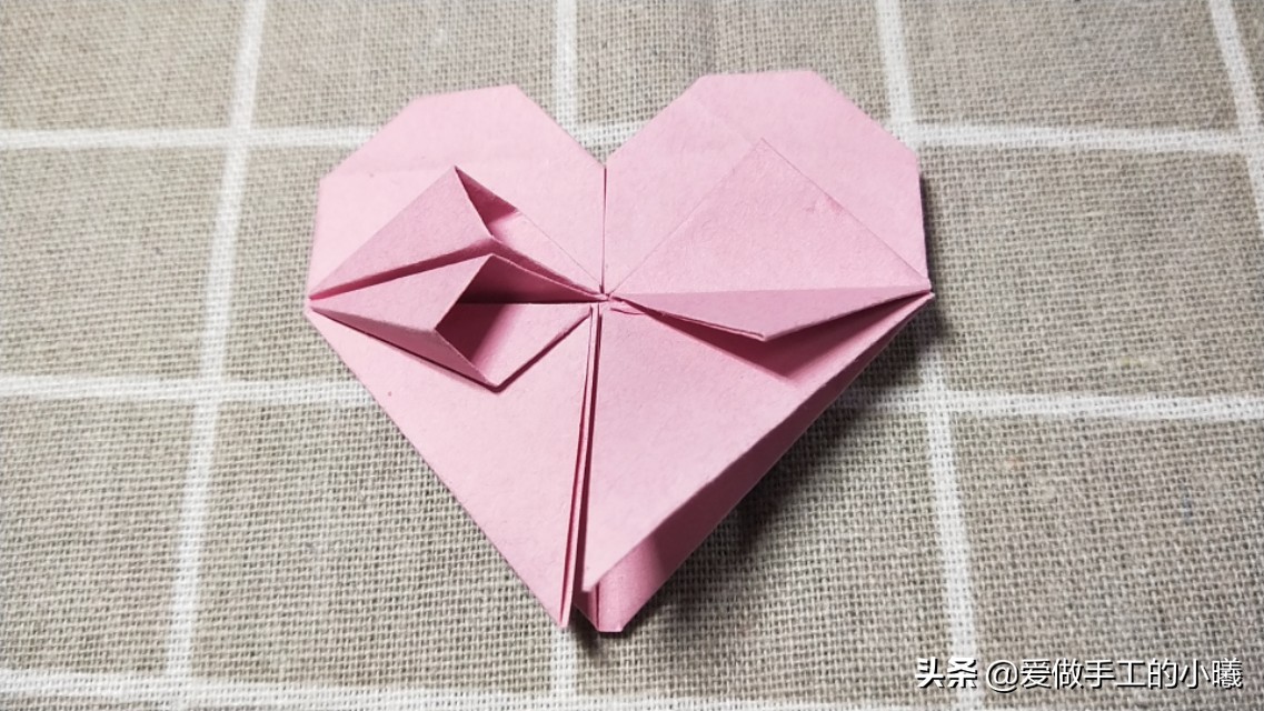 折纸教程:当爱心遇上蝴蝶结，简单别致，漂亮加倍