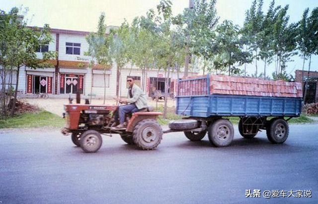 拖拉機(jī)很難開嗎？拖拉機(jī)手：看著簡(jiǎn)單，上手很難