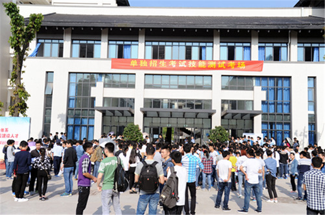 老师极力劝学生走“单招”，家长却不看好，走单招和高考有何区别