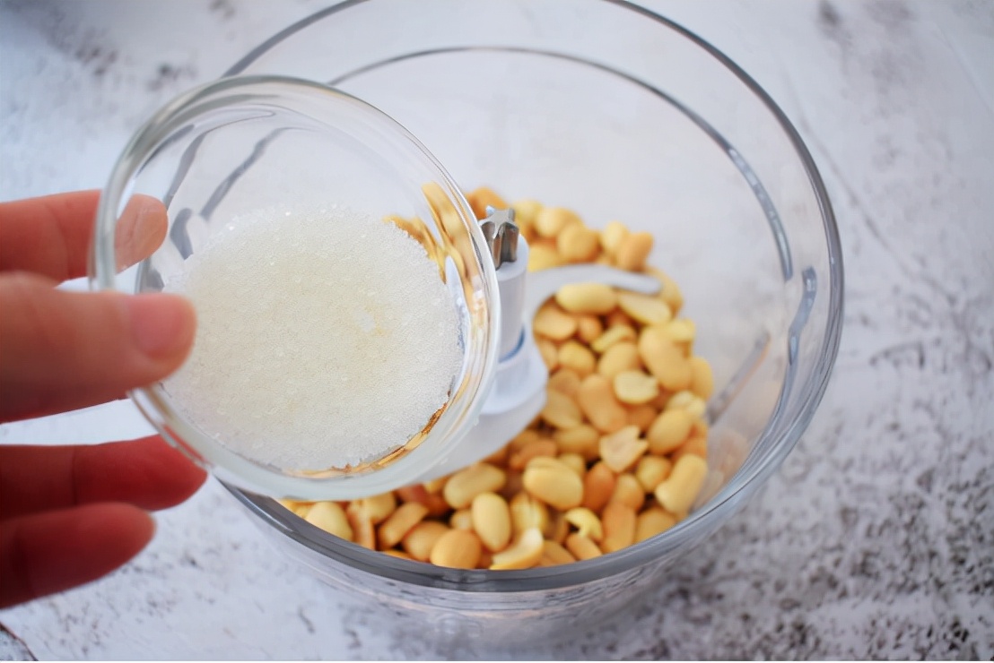 想吃花生酱不用买，自己在家也能做，纯天然的更健康