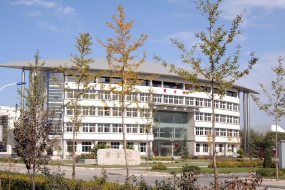 2所中央直属的二本大学，500分左右就有机会被录取，就业率也很高