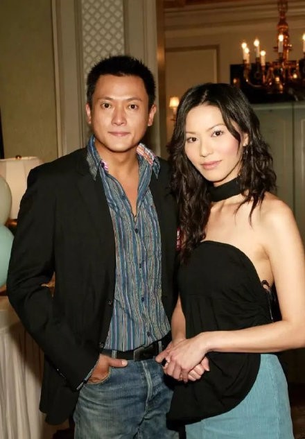 与滕丽名相爱9年，却劈腿小20岁大学生，任性妄为反被绿沦为笑柄