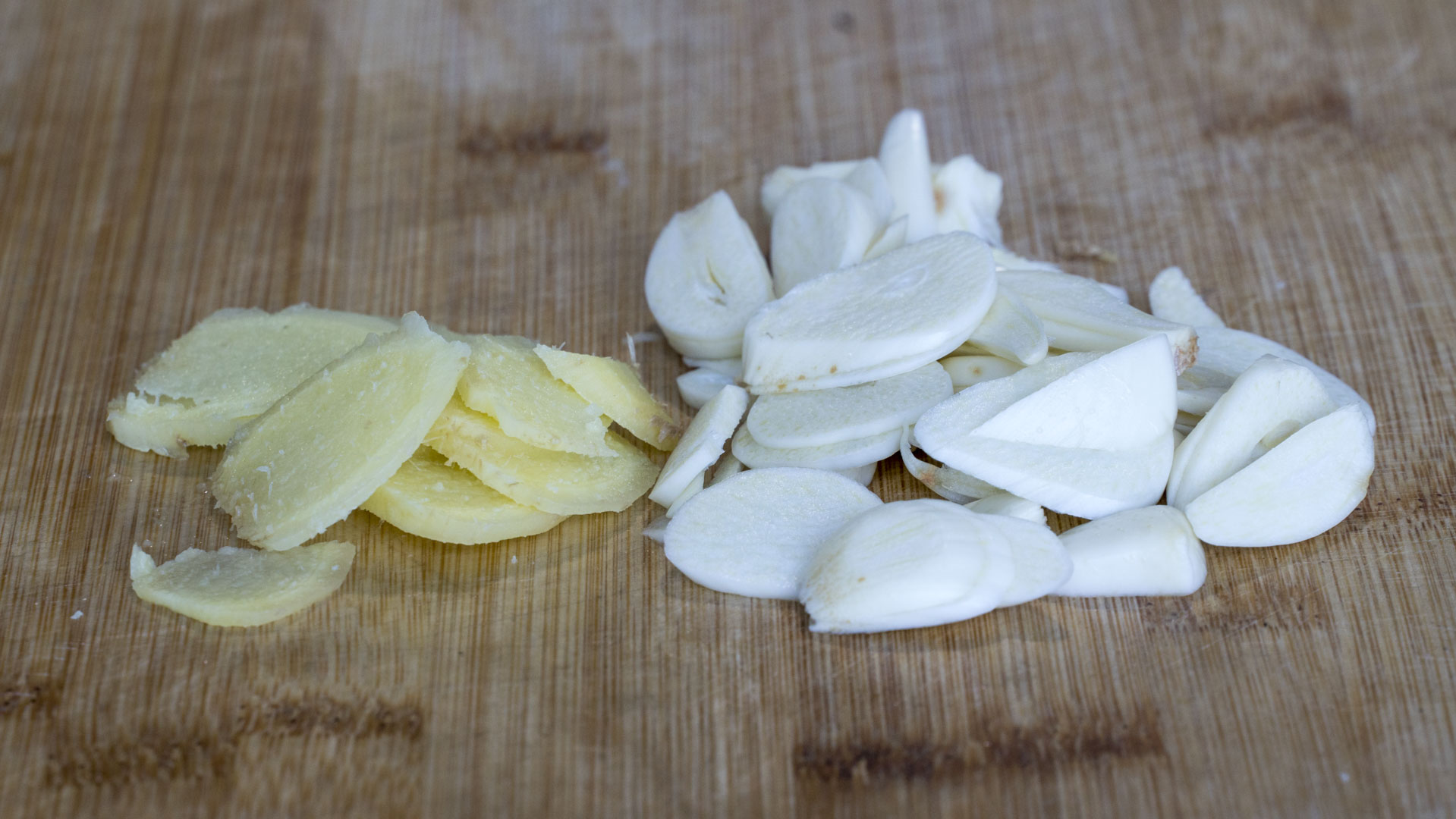 秋冬干燥寒冷，女人要多吃6种食材，补水又驱寒，面如桃花显年轻